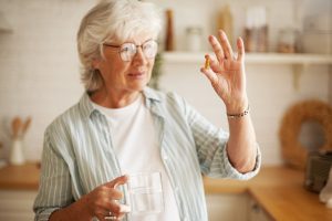 Medicamento pioneiro para demência no Parkinson é lançado pelo SUS